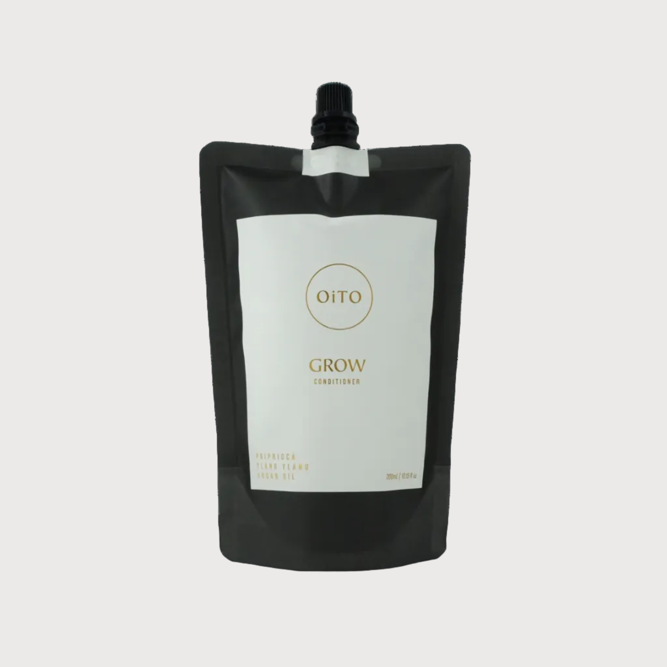 Black pouch labeled 'Oito Grow' on a white background