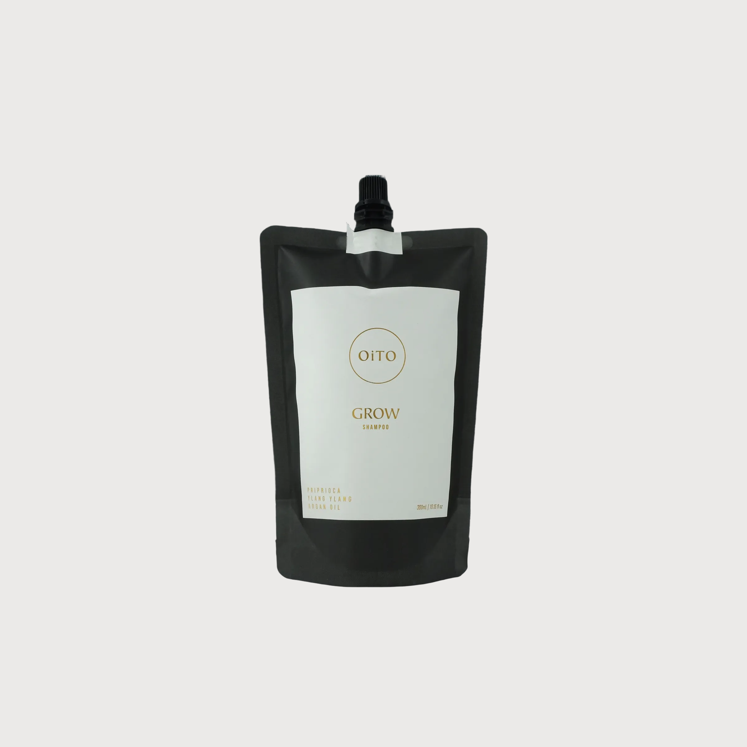 Black pouch labeled 'Oito Grow' on a white background